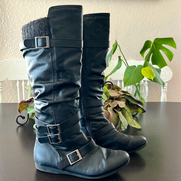 Women’s Boots - Picture 1 of 6